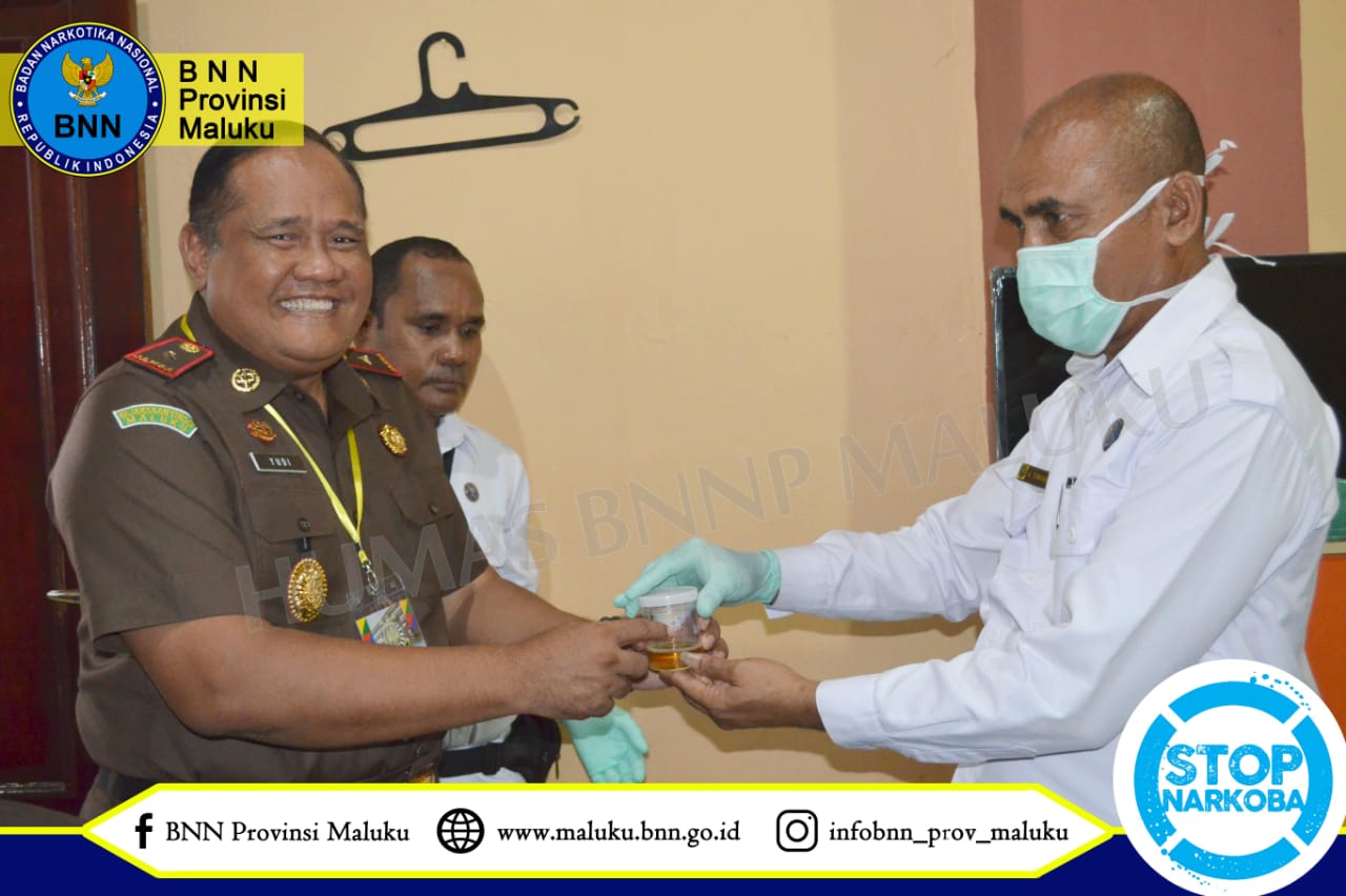 KEJAKSAAN TINGGI MALUKU LAKUKAN DETEKSI DINI PENYALAHGUNAAN NARKOBA PEGAWAI KEJAKSAAN TINGGI MALUKU LAKUKAN DETEKSI DINI PENYALAHGUNAAN NARKOBA PEGAWAI