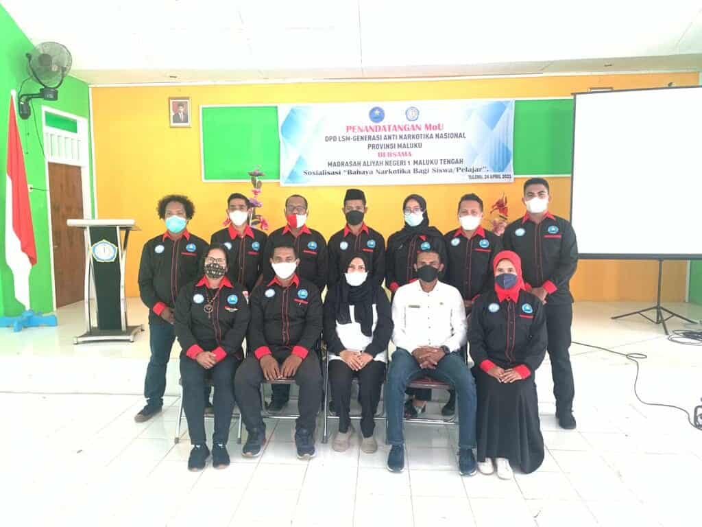 Penandatanganan MOU antara DPD - LSM Generasi Anti Narkotika Nasional Provinsi Maluku Bersama Madrasah Aliyah Negeri 1 Maluku Tengah Penandatanganan MOU antara DPD – LSM Generasi Anti Narkotika Nasional Provinsi Maluku Bersama Madrasah Aliyah Negeri 1 Maluku Tengah