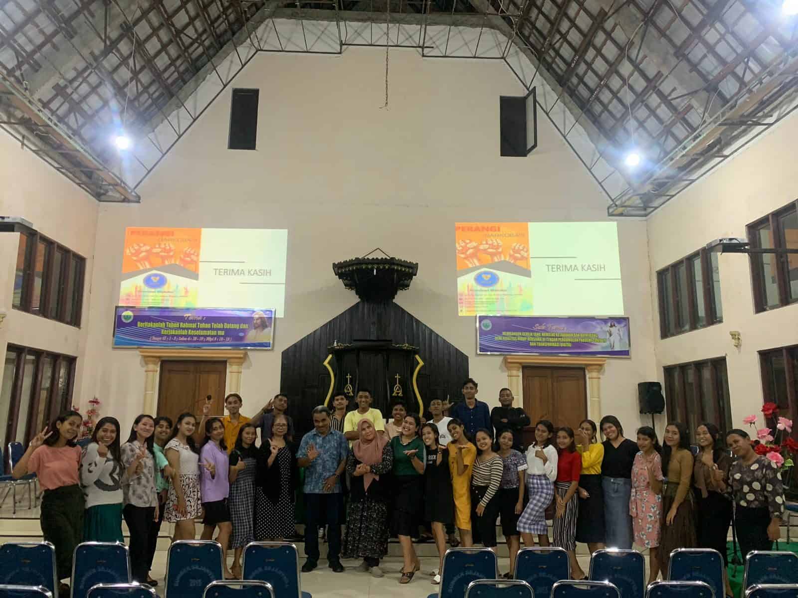 BNNP Maluku Laksanakan Sosialisasi Pencegahan dan Penyalahgunaan Narkoba di Gedung Gereja Sumber Sejahtera Jemaat GPM Gideon-Waiyari BNNP Maluku Laksanakan Sosialisasi Pencegahan dan Penyalahgunaan Narkoba di Gedung Gereja Sumber Sejahtera Jemaat GPM Gideon-Waiyari