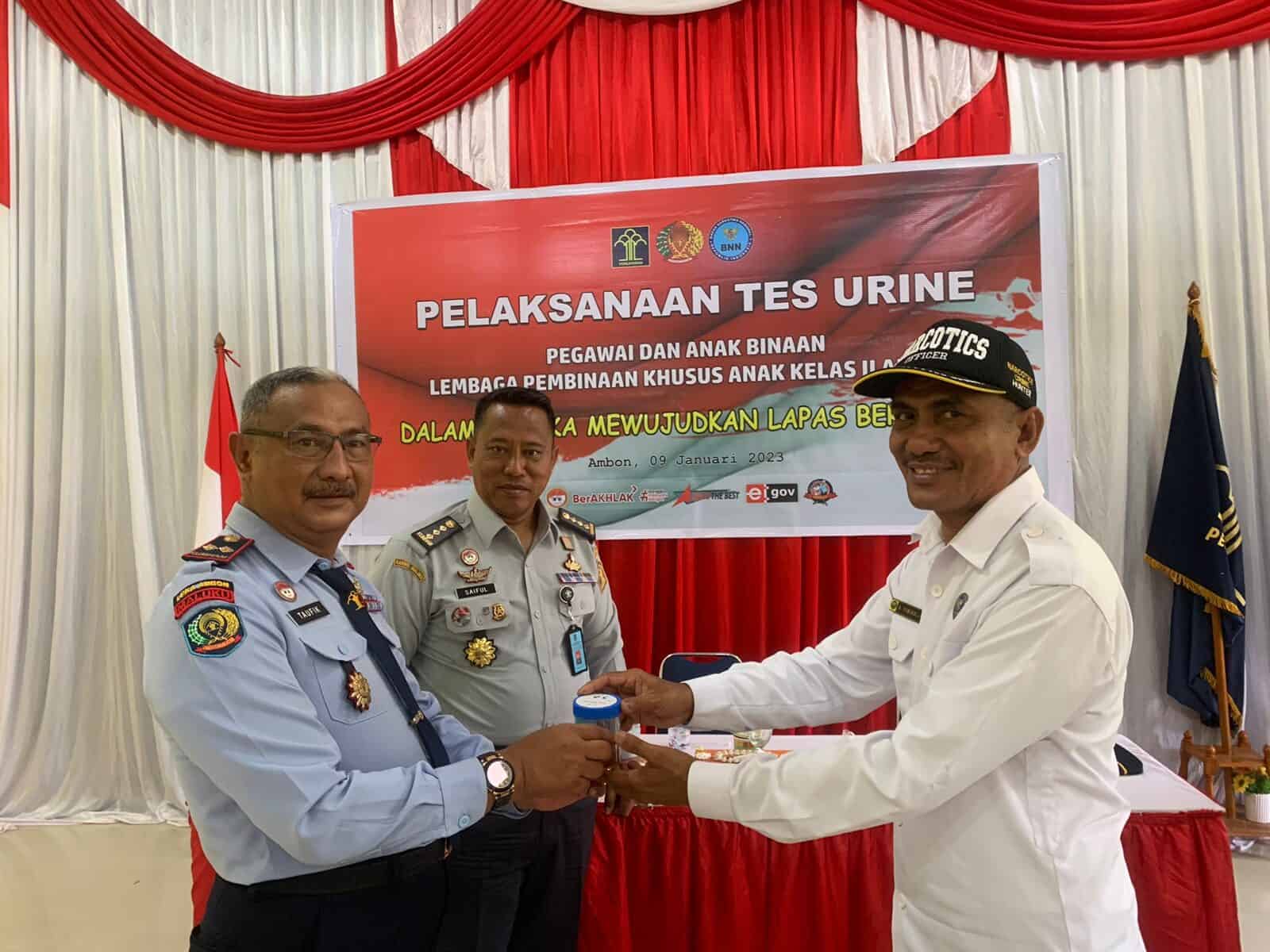 AWALI TAHUN 2023 LPKA KELAS II AMBON LAKUKAN TES URIN TERHADAP PERSONEL DAN WARGA BINAAN
