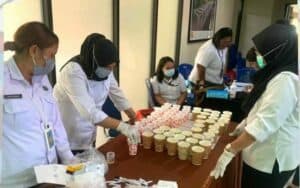 ANTISIPASI PENYALAHGUNAAN NARKOTIKA BALAI PELAKSANAAN JALAN NASIONAL AMBON LAKUKAN TES URINE