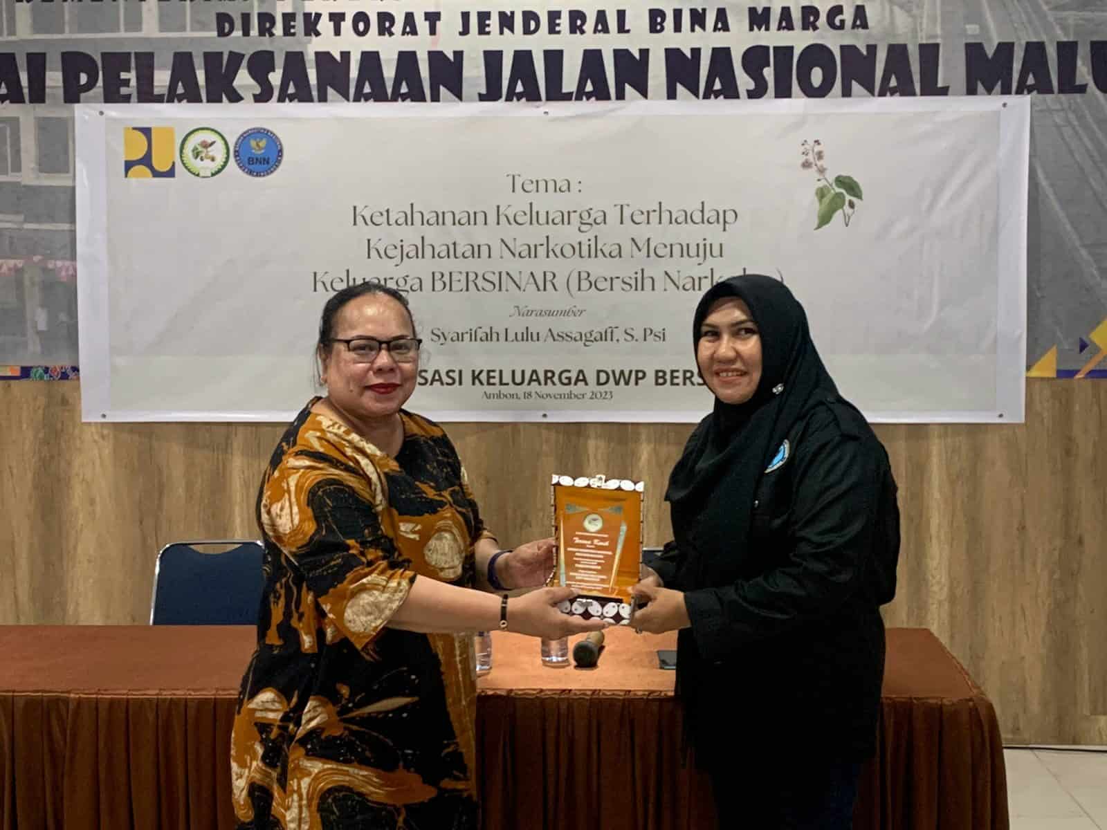 Sosialisasi Keluarga DWP Bersinar dengan tema Ketahanan Keluarga Terhadap Kejahatan Narkotika Menuju Keluarga BERSINAR (Bersih Narkoba). Sosialisasi Keluarga DWP Bersinar dengan tema Ketahanan Keluarga Terhadap Kejahatan Narkotika Menuju Keluarga BERSINAR (Bersih Narkoba).