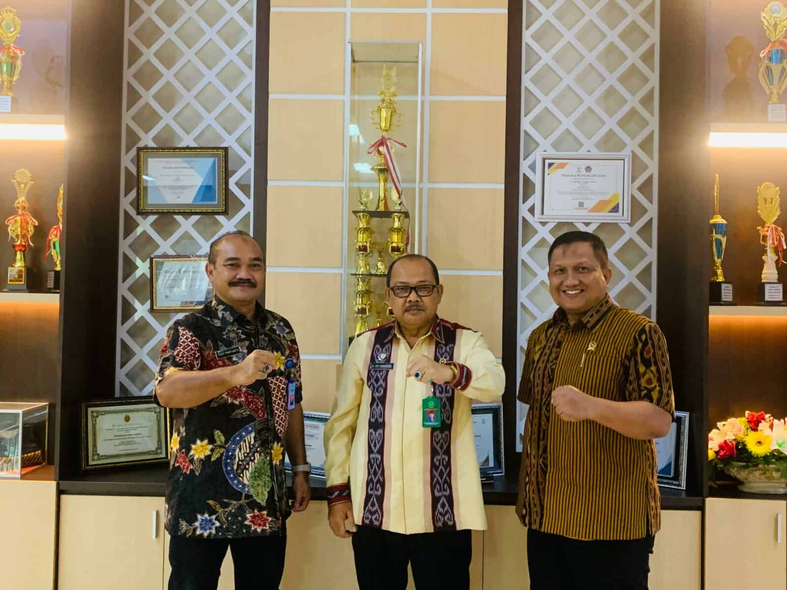 PERERAT SILATURAHMI KEPALA BNN PROVINSI MALUKU KUNJUNGI KANTOR PENGADILAN TINGGI AMBON PERERAT SILATURAHMI KEPALA BNN PROVINSI MALUKU KUNJUNGI KANTOR PENGADILAN TINGGI AMBON